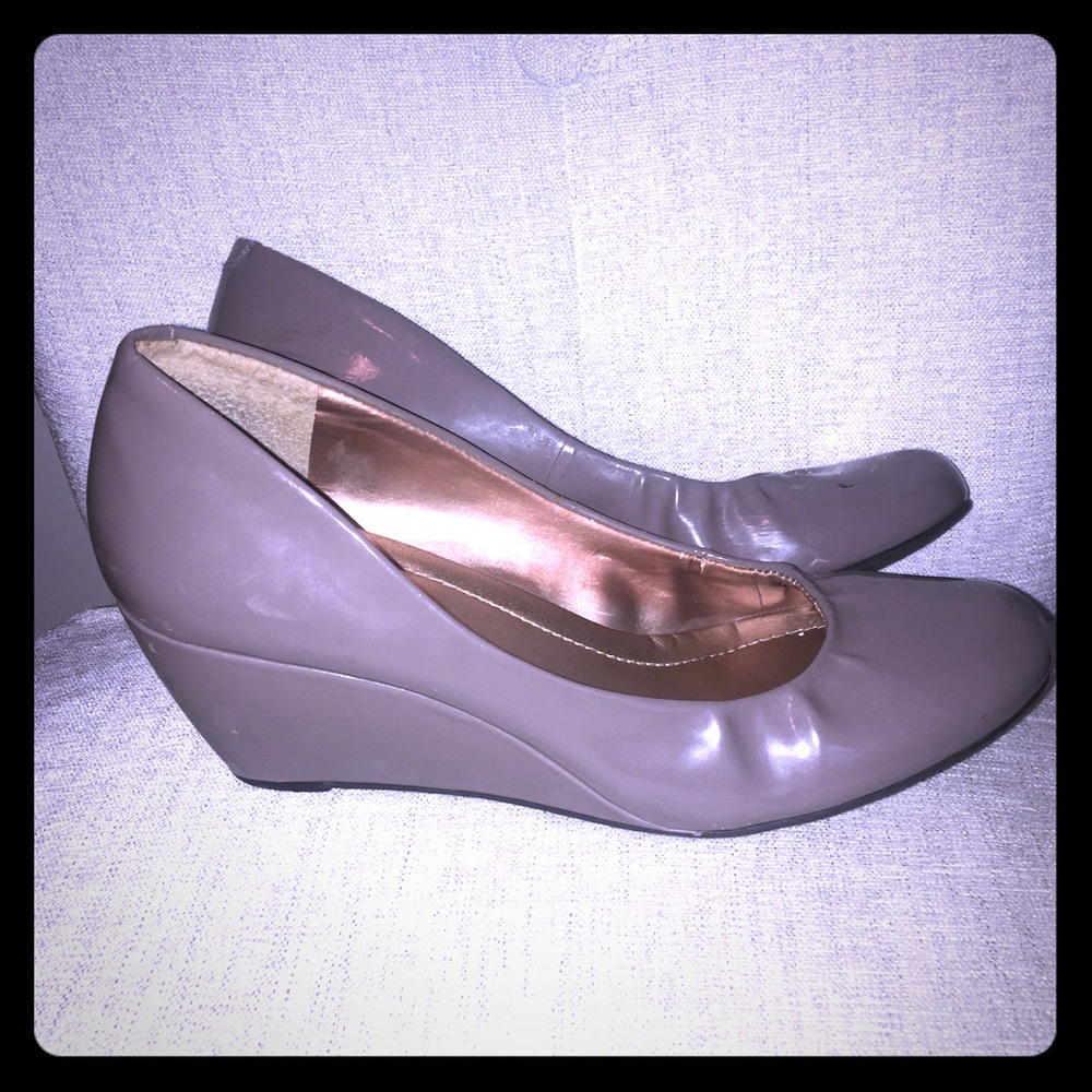 BCBGeneration patent leather taupe wedge